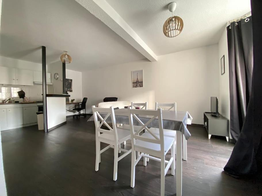 Appartement Grand F3 Tres Lumineux, Proche Gare, Avec Parking Proudhon