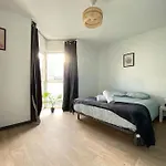 Grand F3 Tres Lumineux, Proche Gare, Avec Parking Proudhon