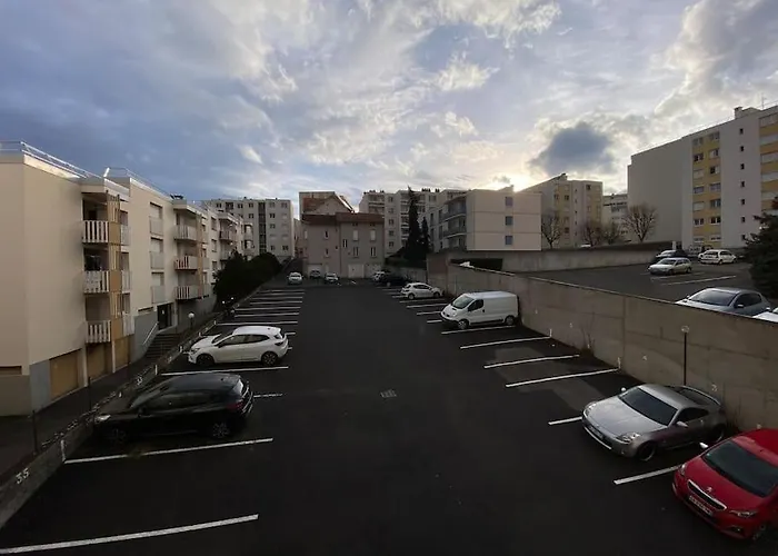 Grand F3 Tres Lumineux, Proche Gare, Avec Parking Proudhon