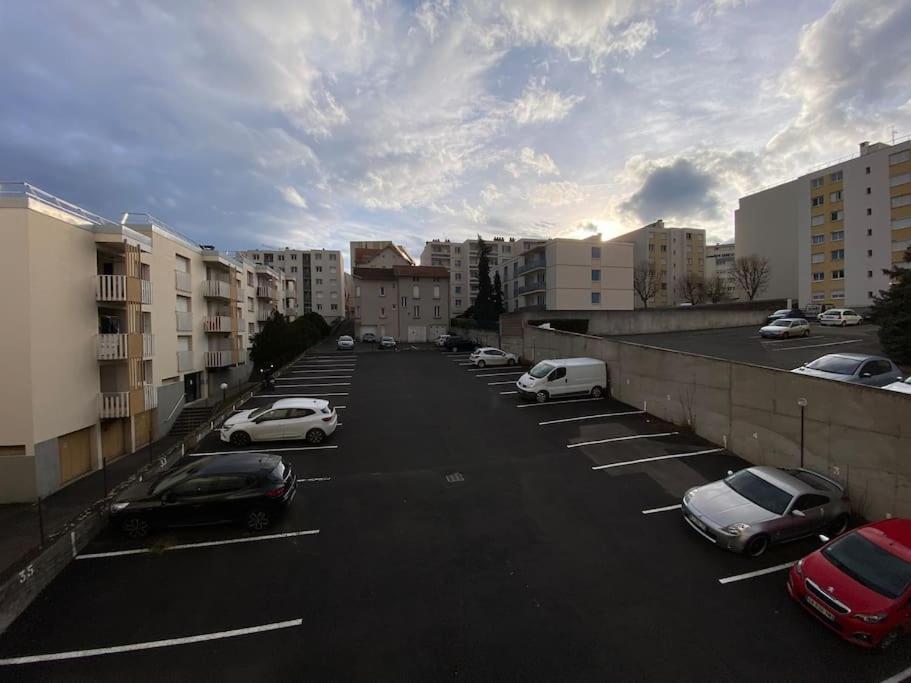 Grand F3 Tres Lumineux, Proche Gare, Avec Parking Proudhon