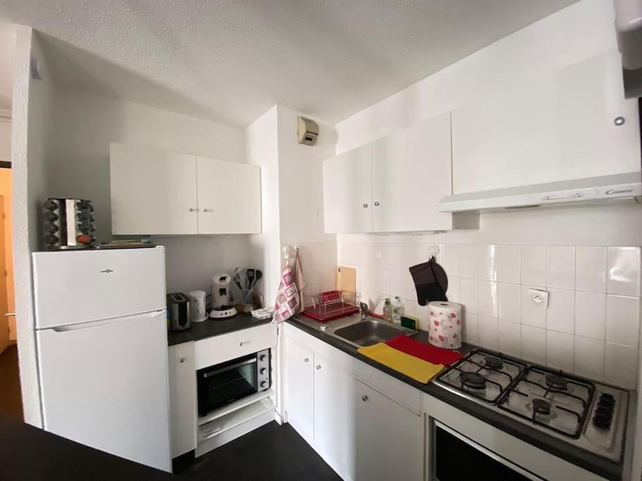 Apartment Grand F3 Tres Lumineux, Proche Gare, Avec Parking Proudhon