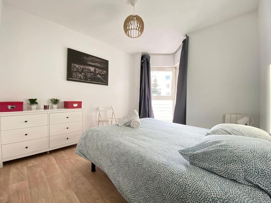 Apartment Grand F3 Tres Lumineux, Proche Gare, Avec Parking Proudhon *